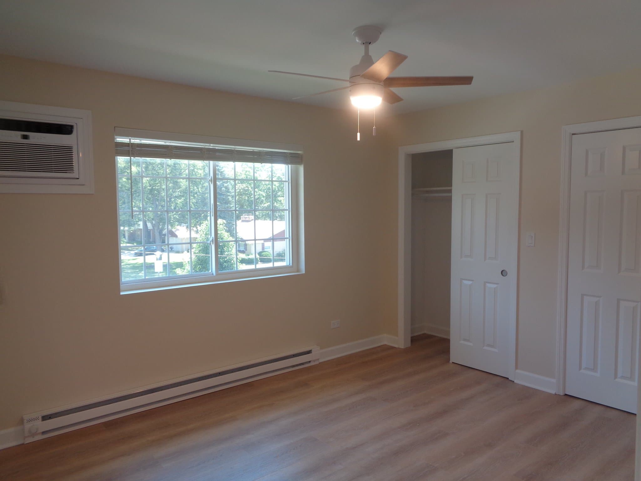 Joliet Apartment: 115 Essington Rd