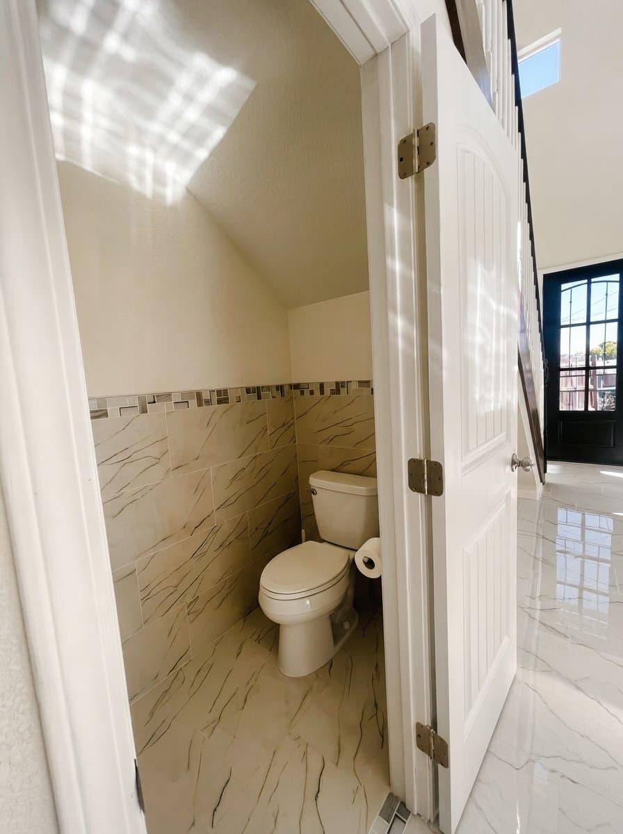 San Diego House: 3805 Boren St