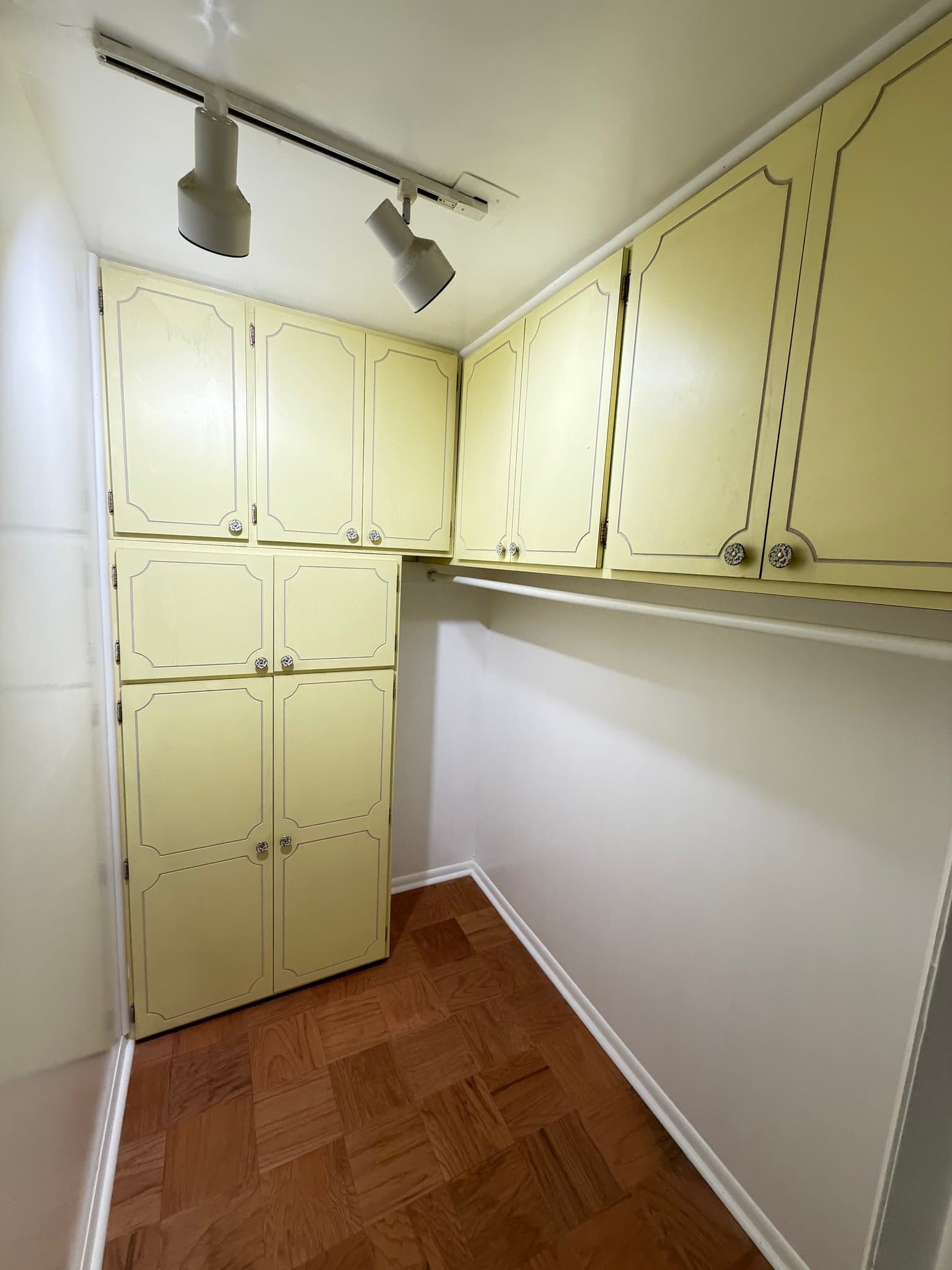 Edgewood Townhome: 616 Yorkshire Dr
