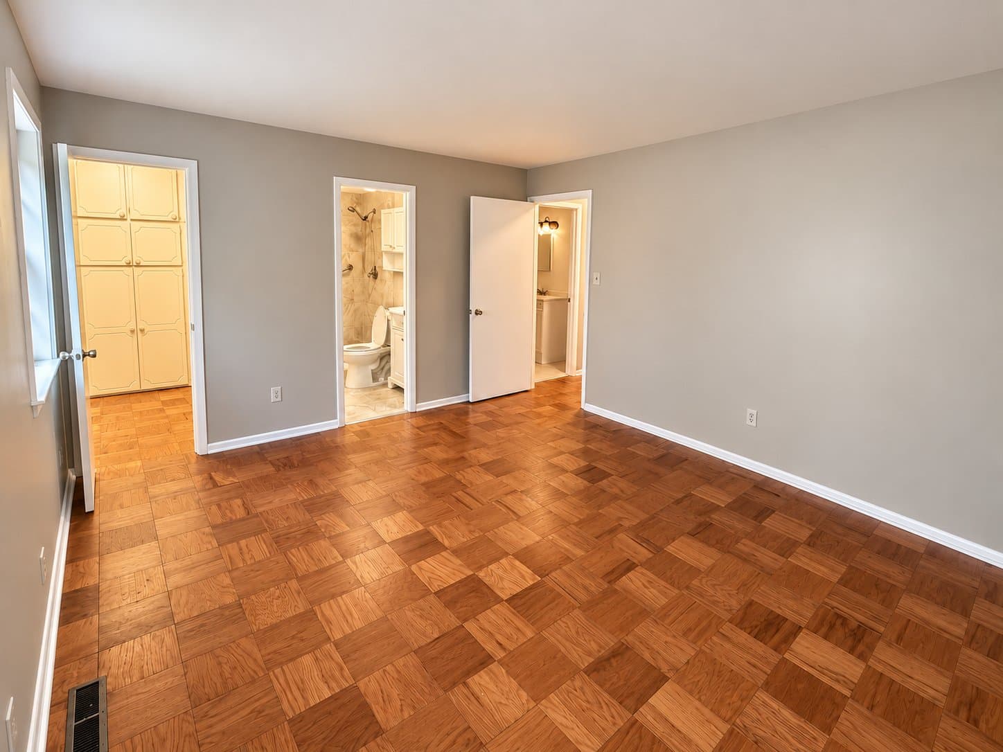 Edgewood Townhome: 616 Yorkshire Dr