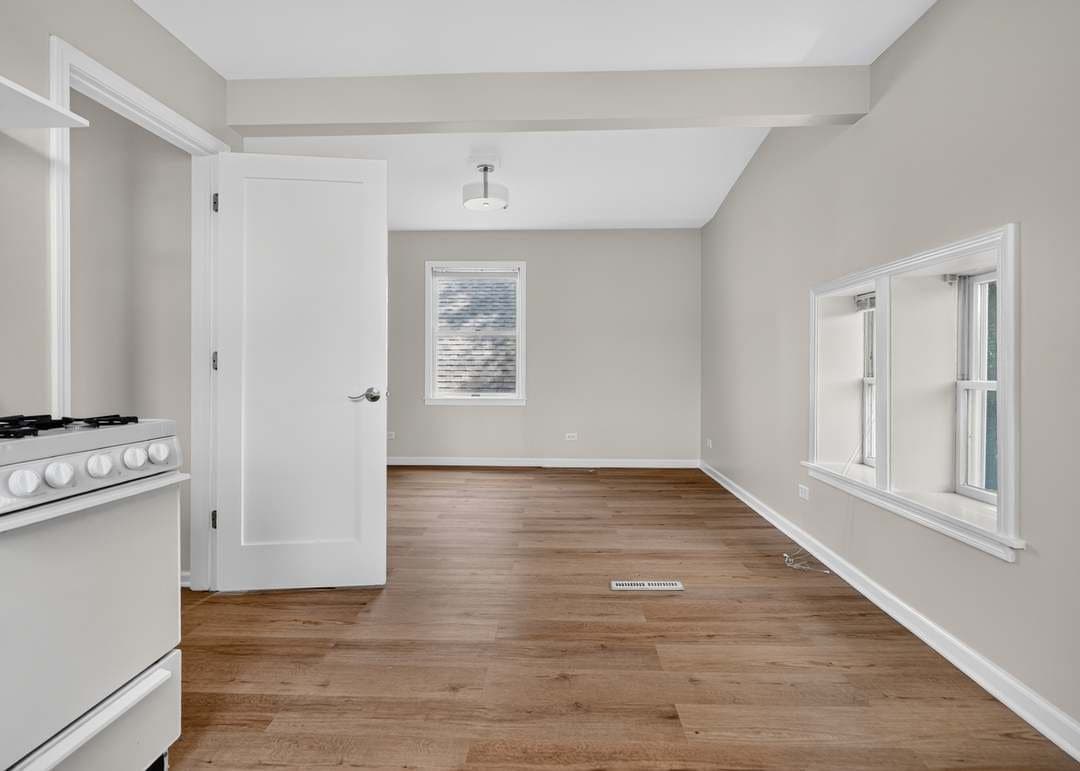Chicago Apartment: 5107 West Berenice Avenue