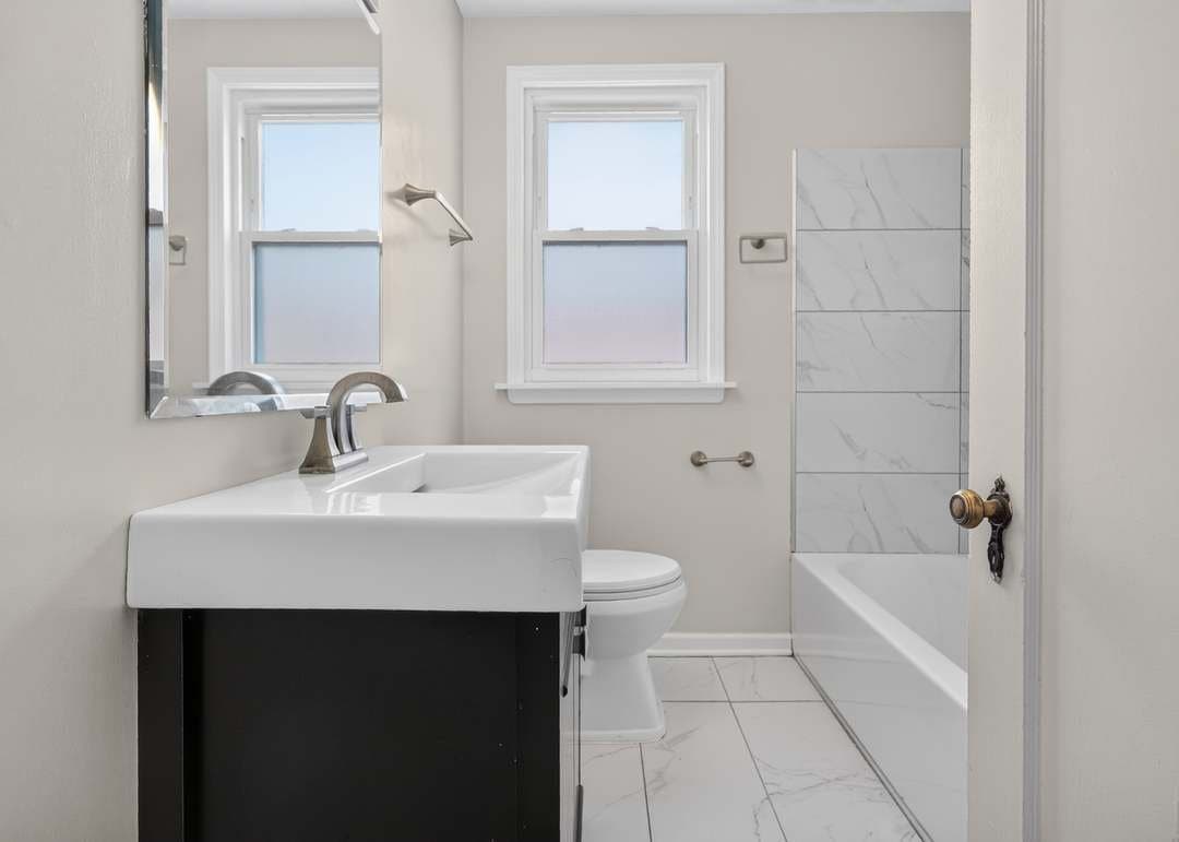 Chicago Apartment: 5107 West Berenice Avenue