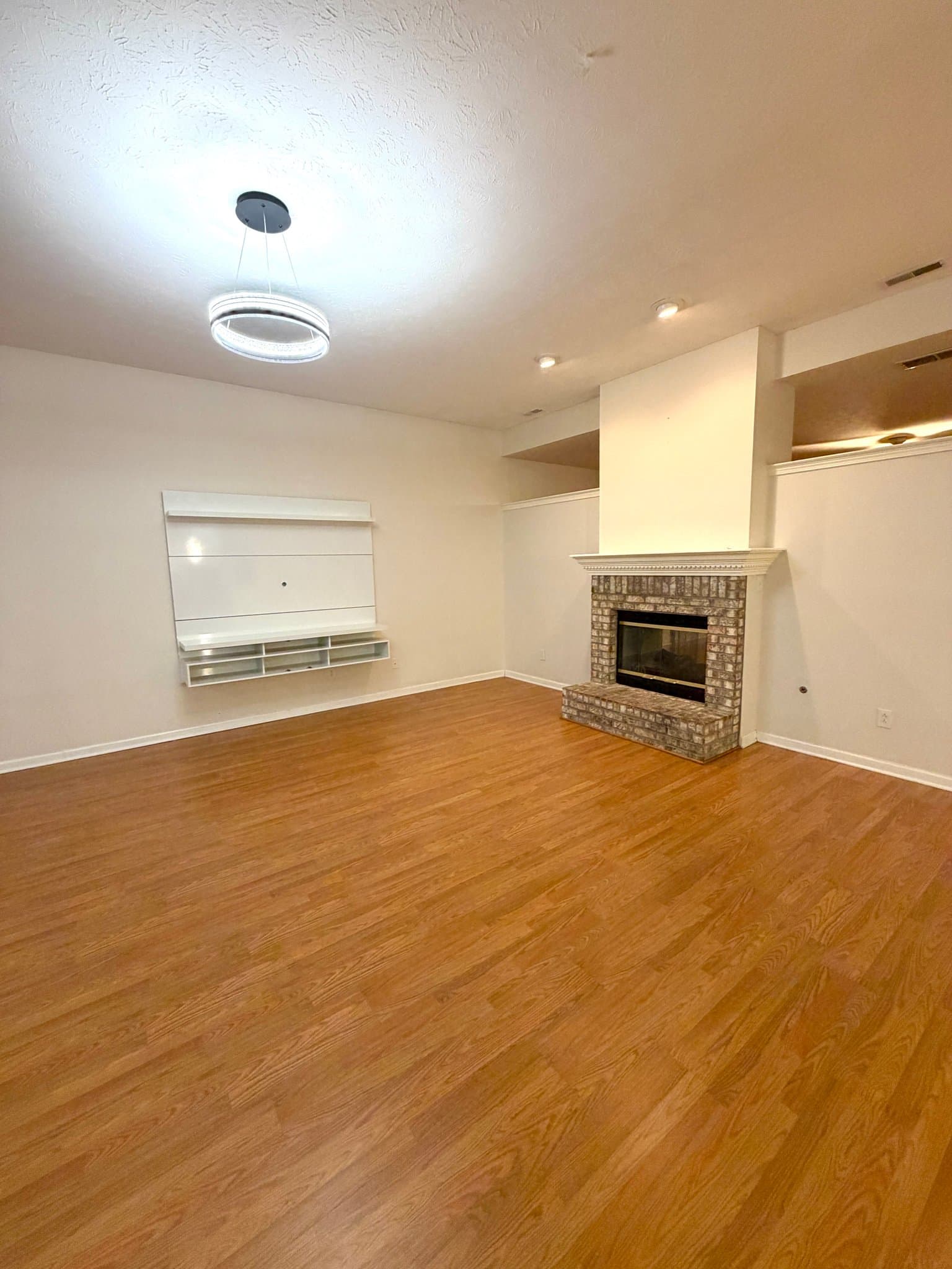 Greenwood House: 2019 Woodfield Dr