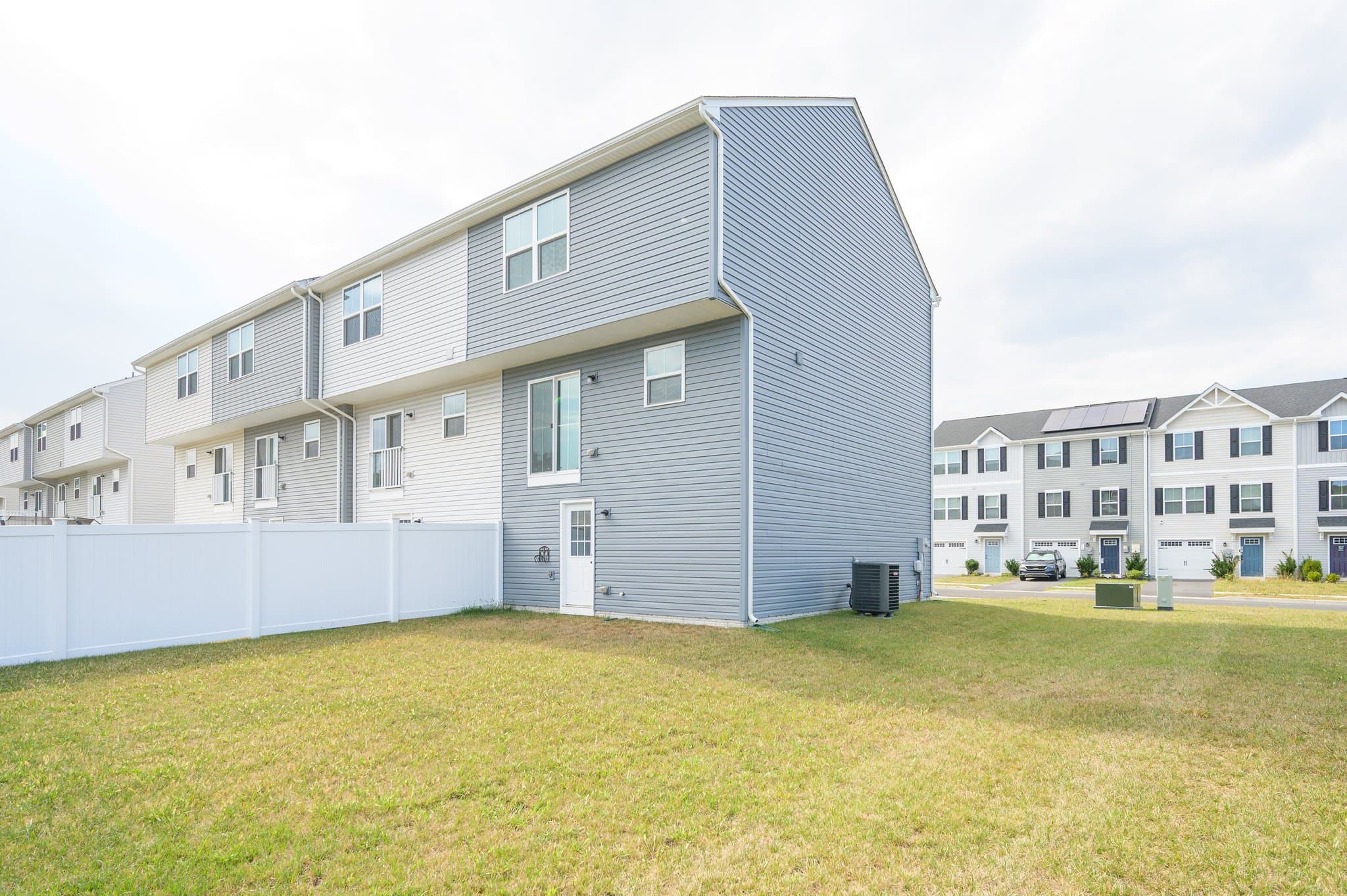 Inwood Townhome: 52 Shubunkin Rd