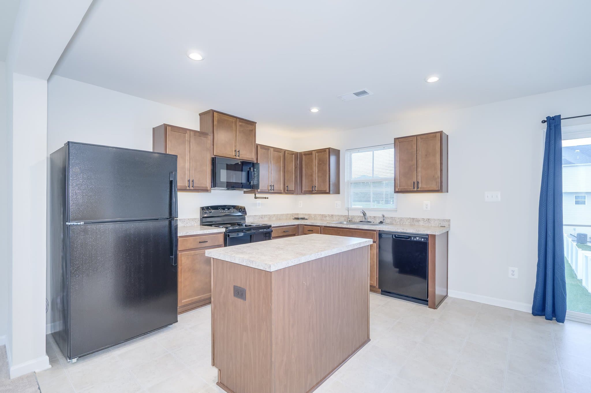 Inwood Townhome: 52 Shubunkin Rd