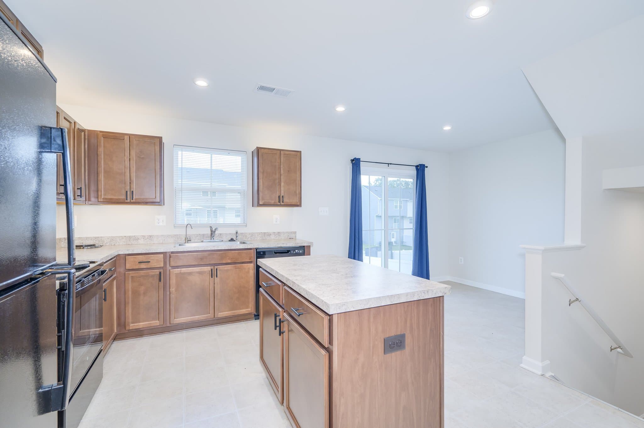 Inwood Townhome: 52 Shubunkin Rd