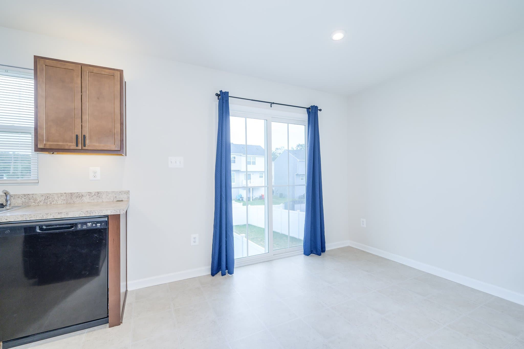 Inwood Townhome: 52 Shubunkin Rd