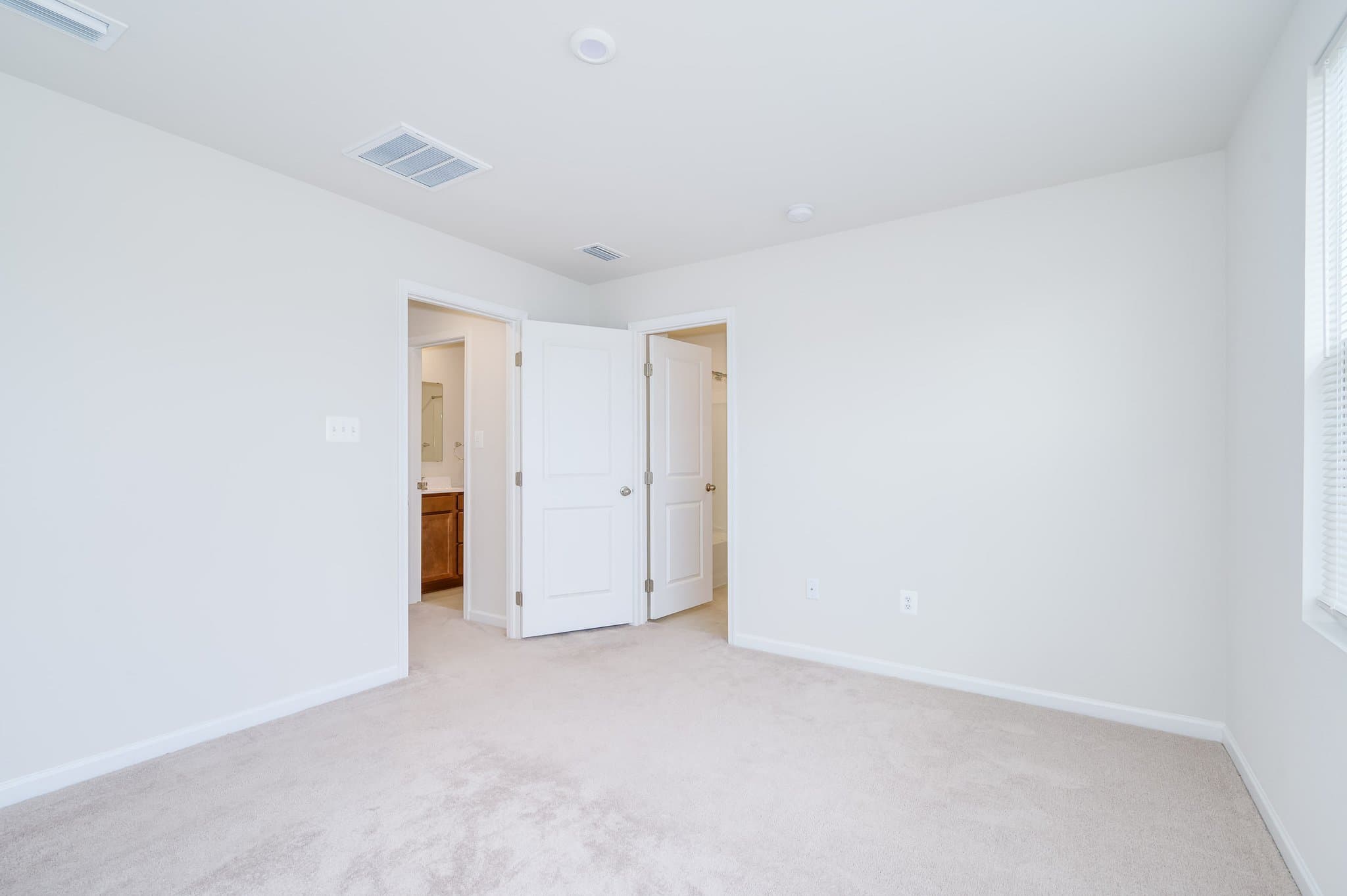 Inwood Townhome: 52 Shubunkin Rd