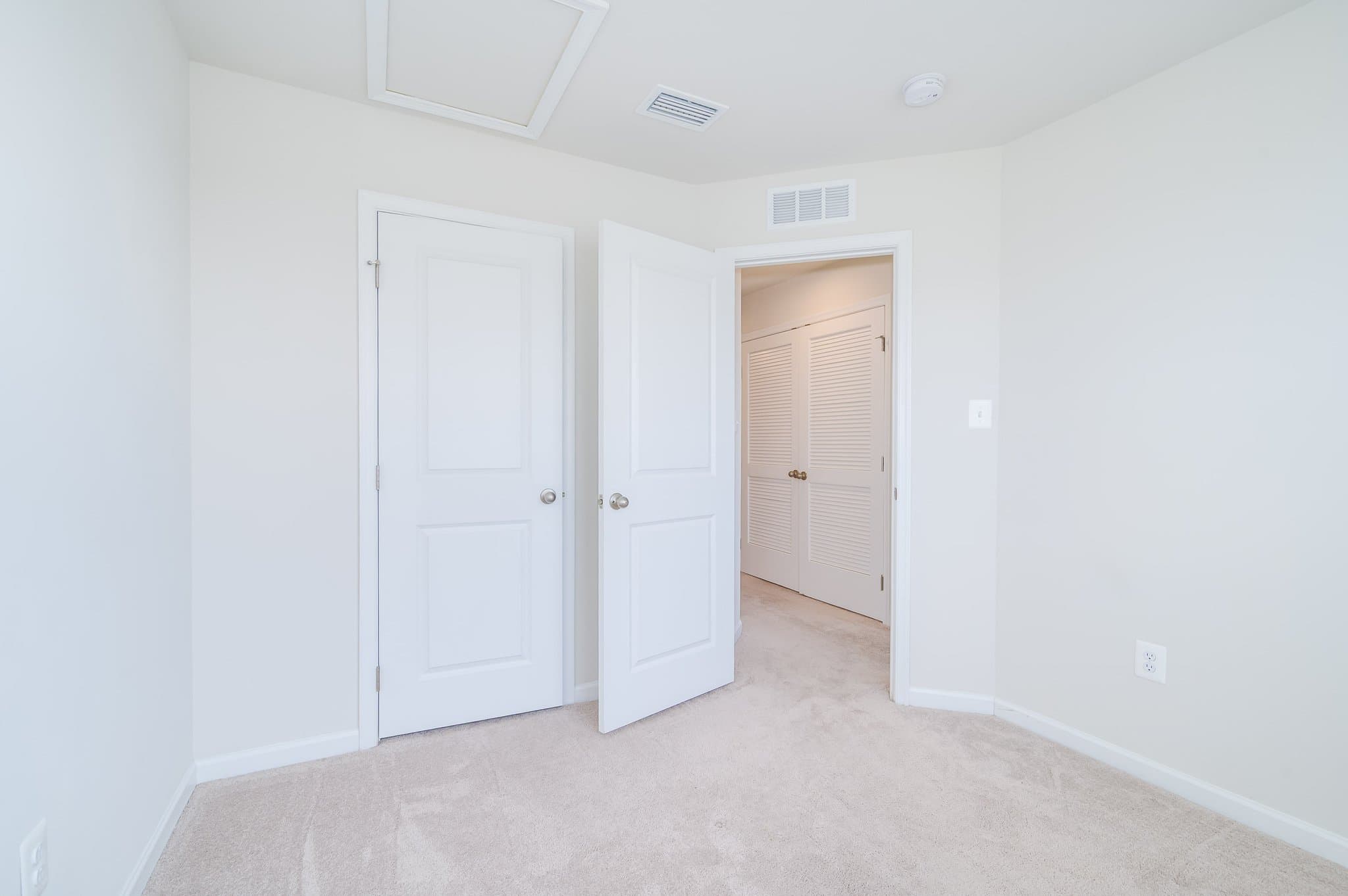 Inwood Townhome: 52 Shubunkin Rd