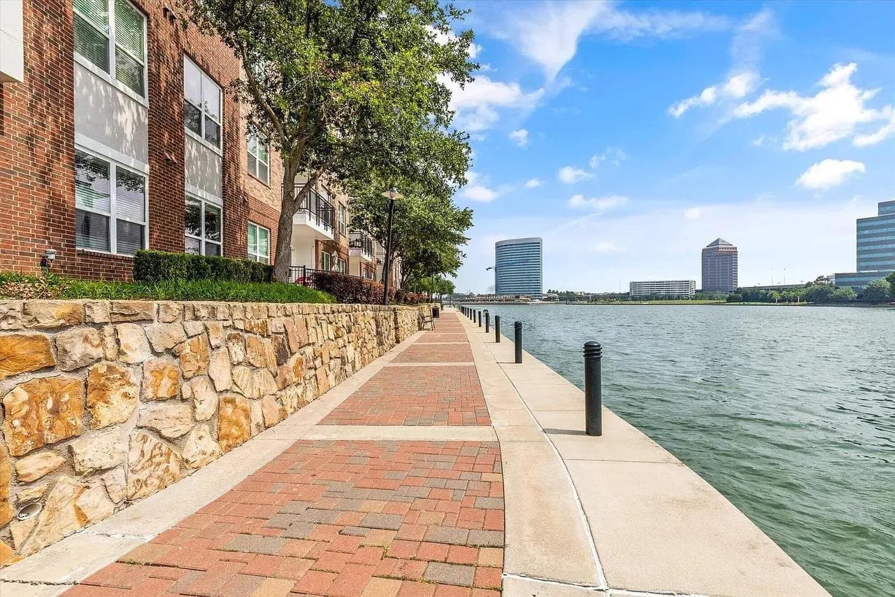 Irving Apartment: 900 Lake Carolyn Pkwy
