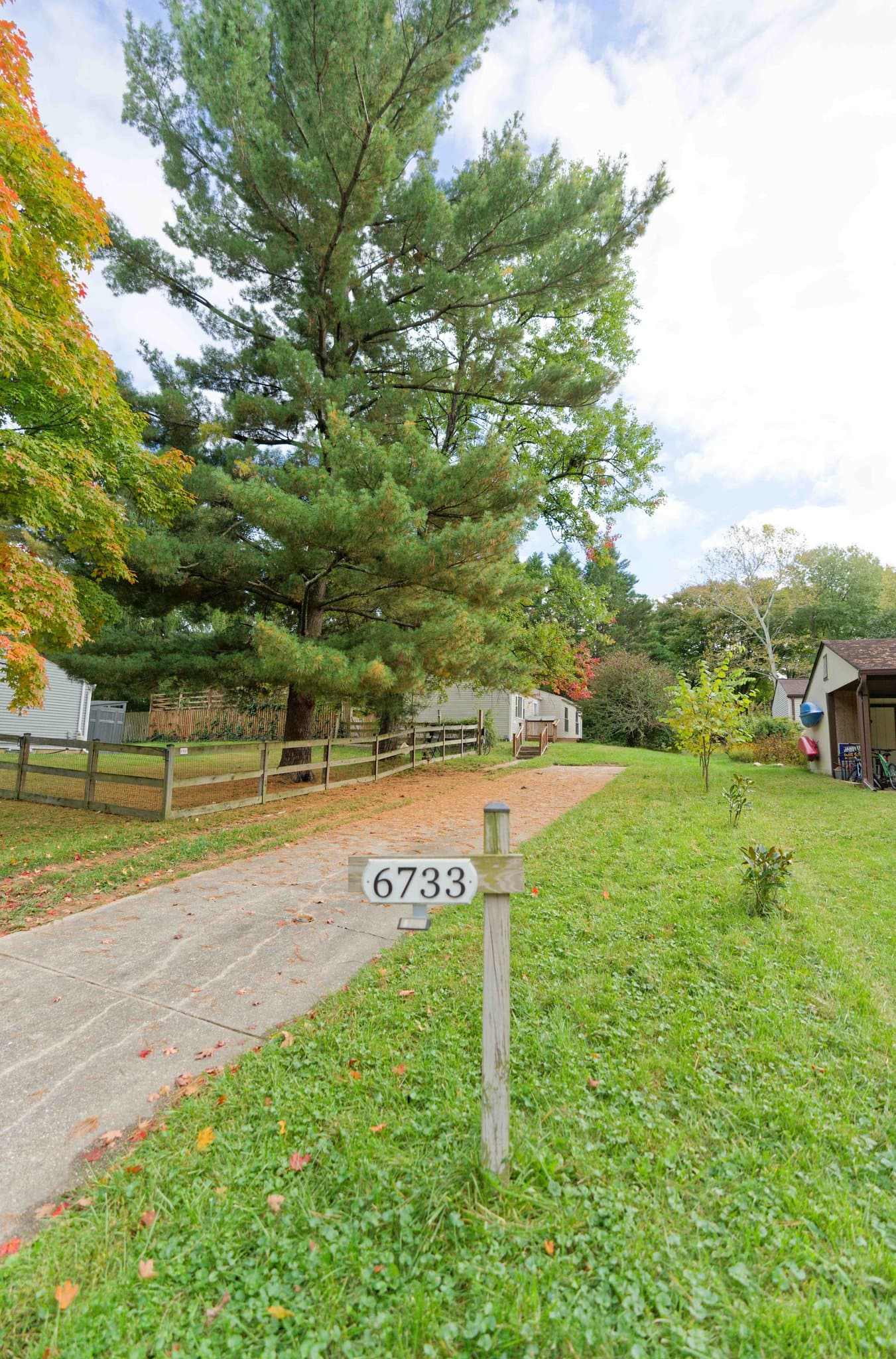 Columbia House: 6733 Pyramid Way