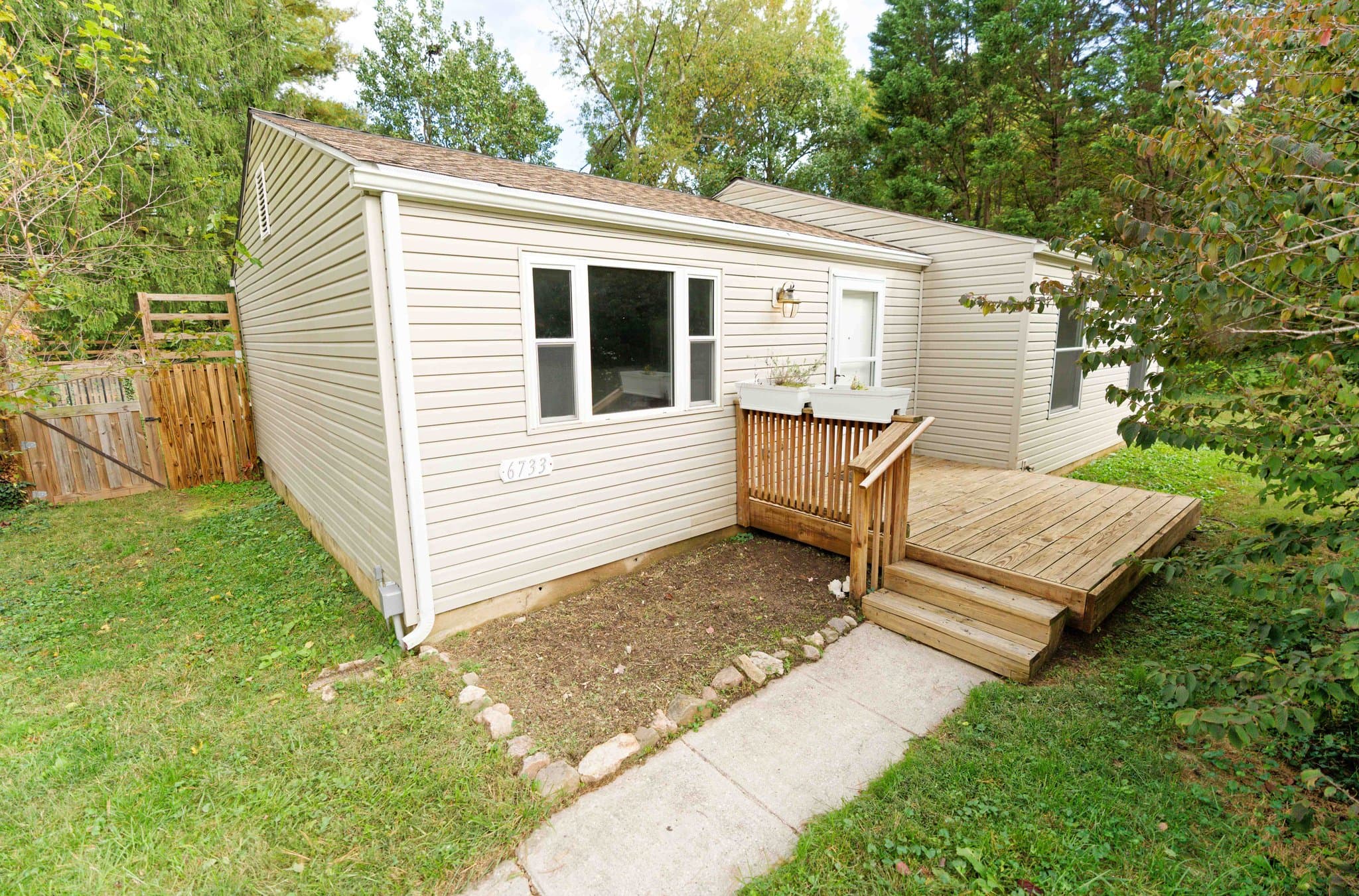 Columbia House: 6733 Pyramid Way