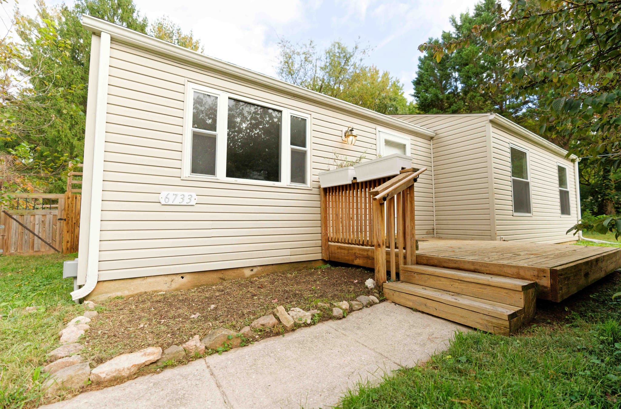 Columbia House: 6733 Pyramid Way