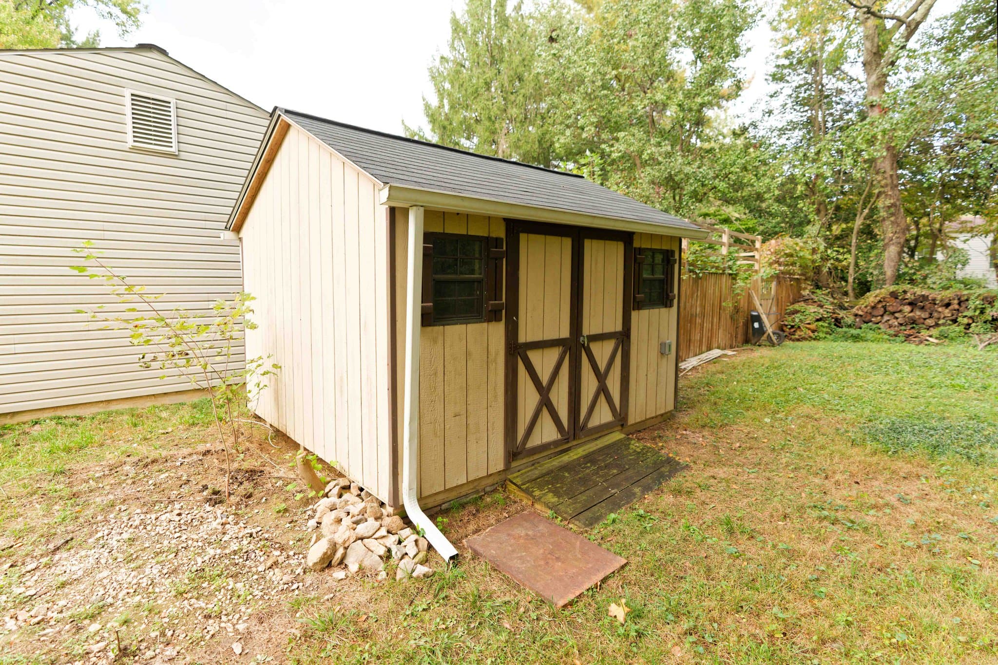 Columbia House: 6733 Pyramid Way