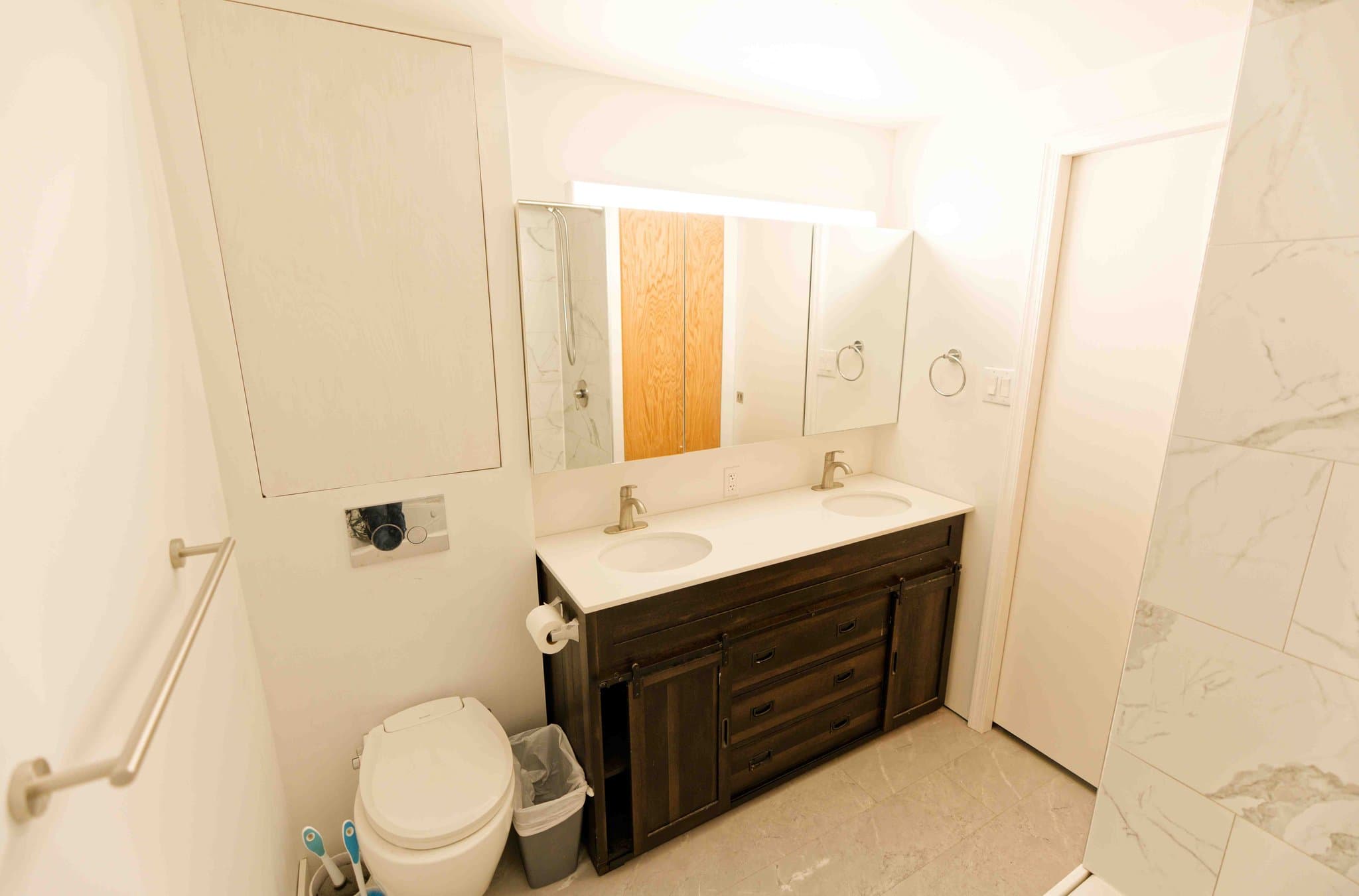 Columbia House: 6733 Pyramid Way