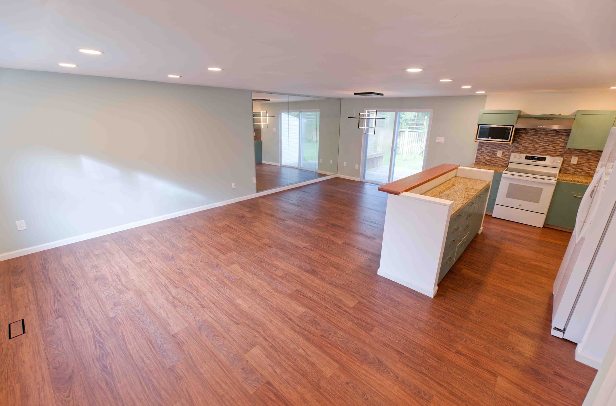 Columbia House: 6733 Pyramid Way
