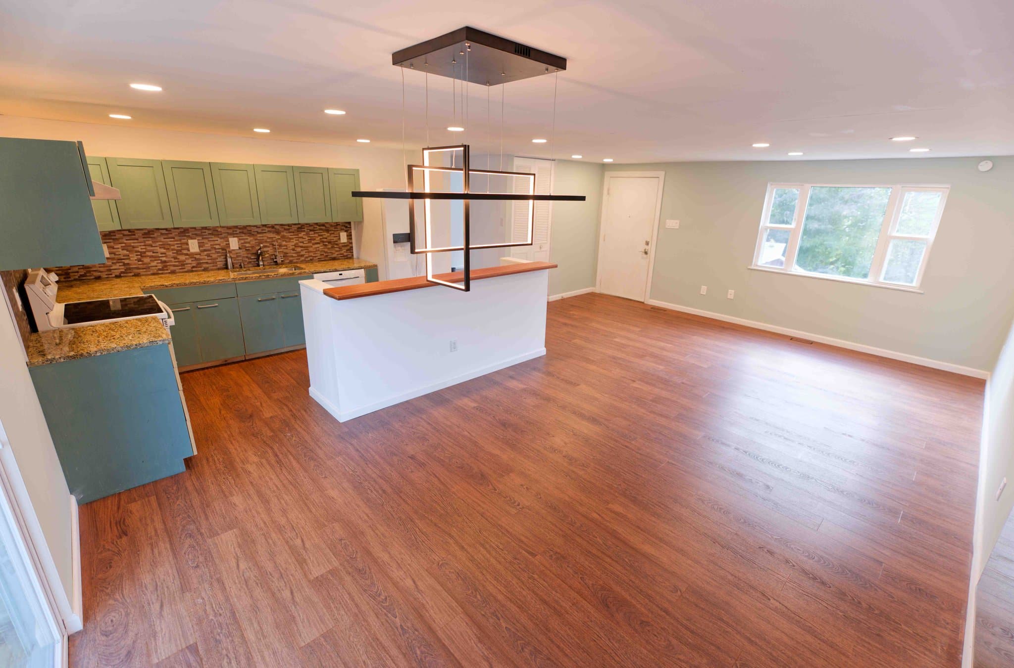 Columbia House: 6733 Pyramid Way