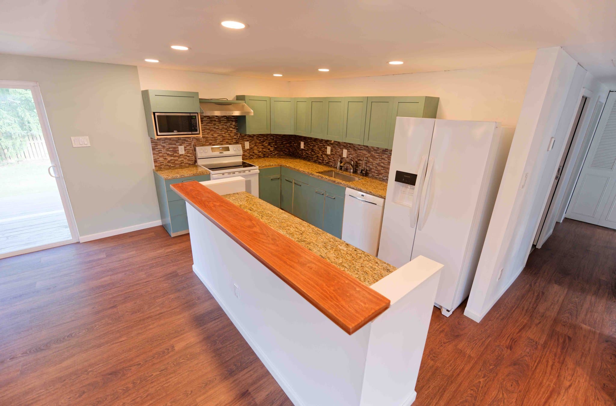 Columbia House: 6733 Pyramid Way