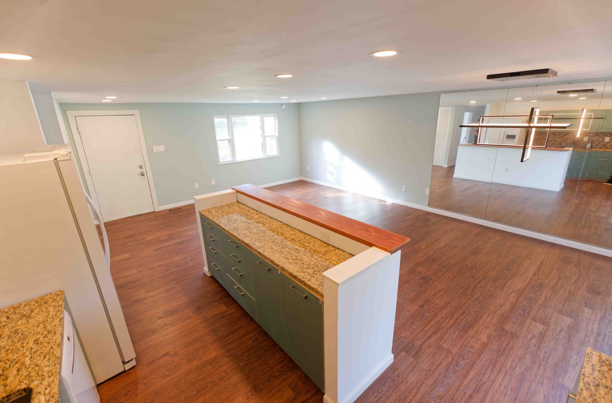Columbia House: 6733 Pyramid Way