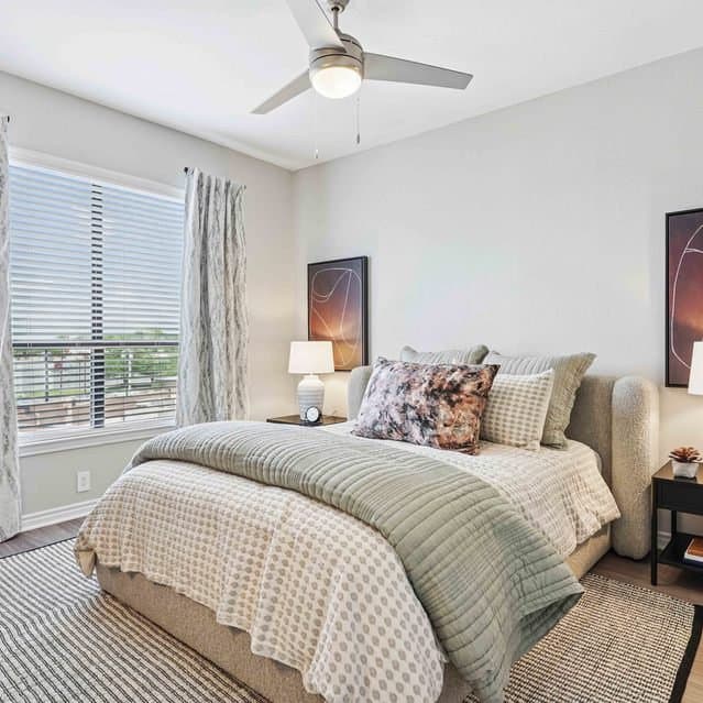 Dallas Apartment: 3850 W Northwest Hwy