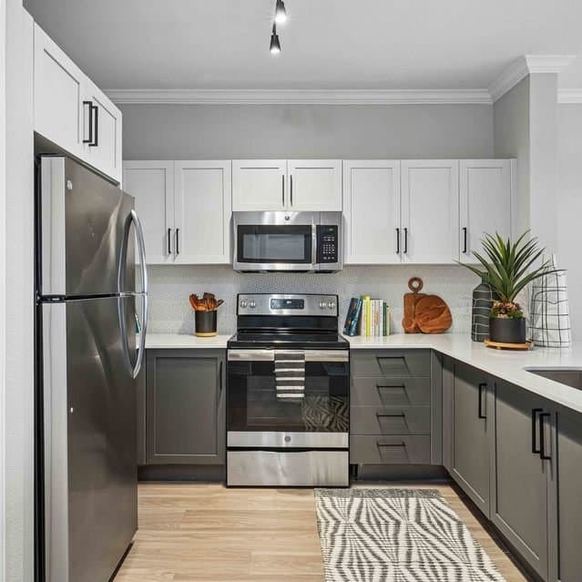 Dallas Apartment: 3850 W Northwest Hwy