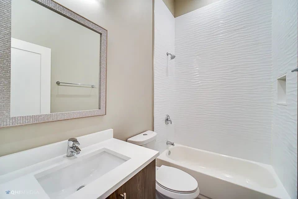 Chicago Apartment: 1734 West Cullerton Street #2 Chicago, IL 60608