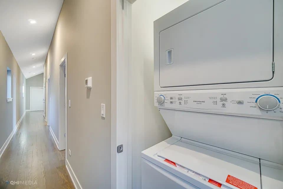 Chicago Apartment: 1734 West Cullerton Street #2 Chicago, IL 60608