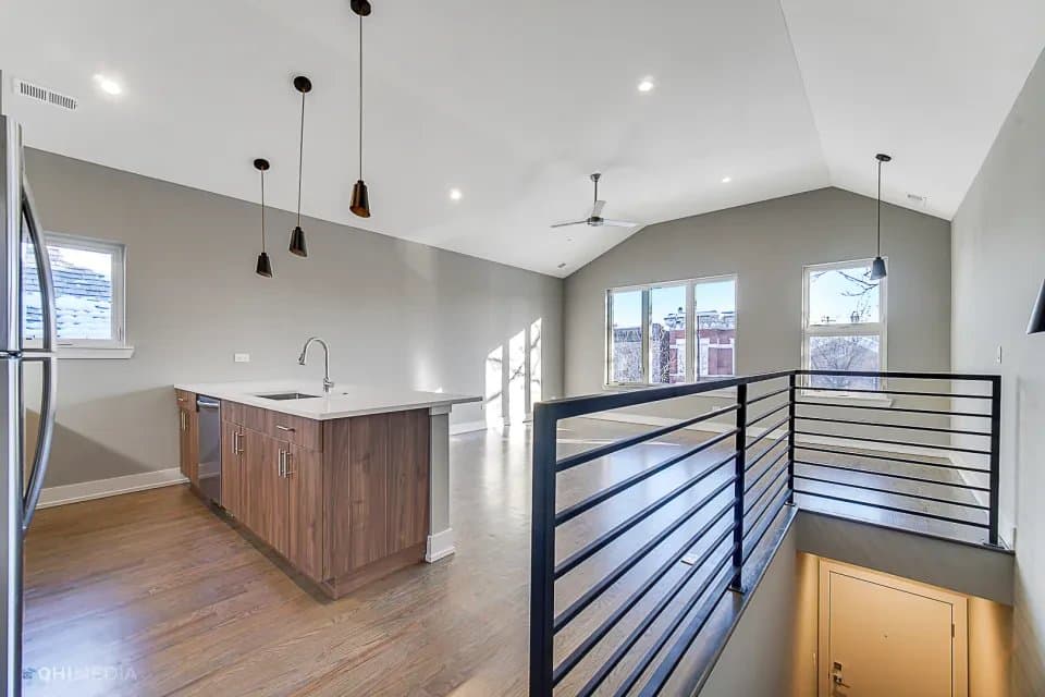 Chicago Apartment: 1734 West Cullerton Street #2 Chicago, IL 60608