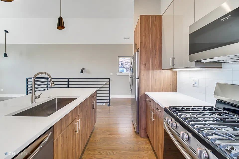 Chicago Apartment: 1734 West Cullerton Street #2 Chicago, IL 60608