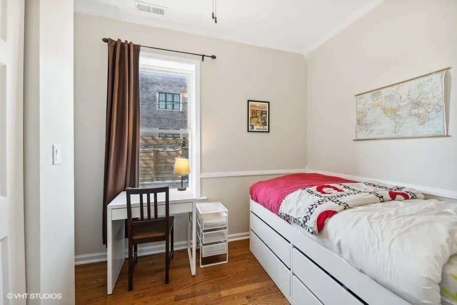Chicago Apartment: 1741 West Catalpa Avenue #2 Chicago, IL 60640
