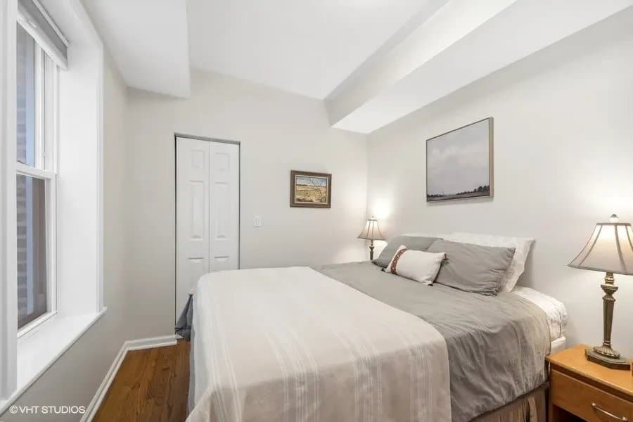 Chicago Apartment: 1741 West Catalpa Avenue #2 Chicago, IL 60640