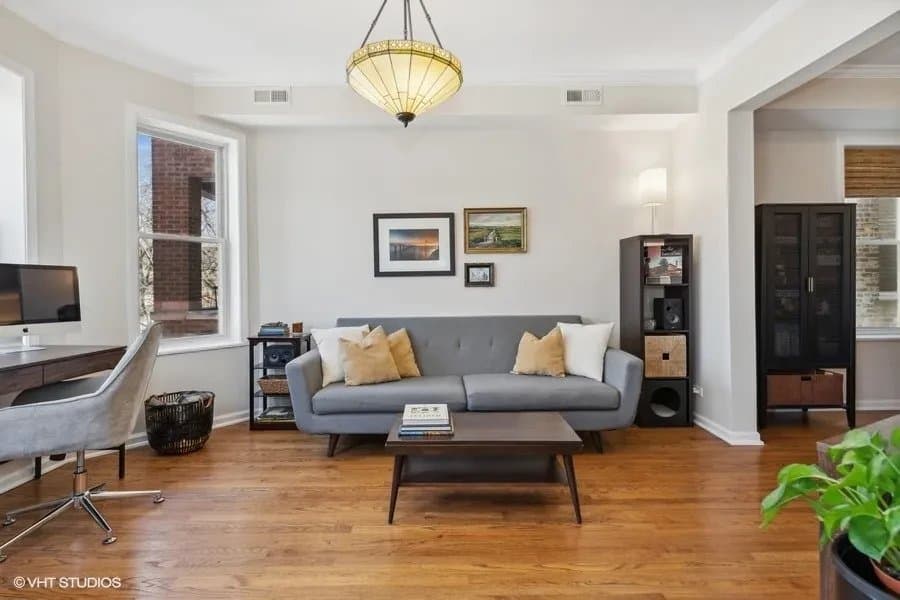 Chicago Apartment: 1741 West Catalpa Avenue #2 Chicago, IL 60640