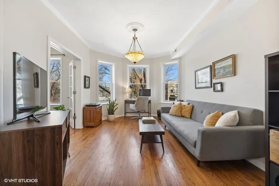 Chicago Apartment: 1741 West Catalpa Avenue #2 Chicago, IL 60640