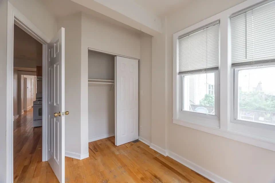 Chicago Apartment: 2937 North Kimball Avenue #1 Chicago, IL 60618