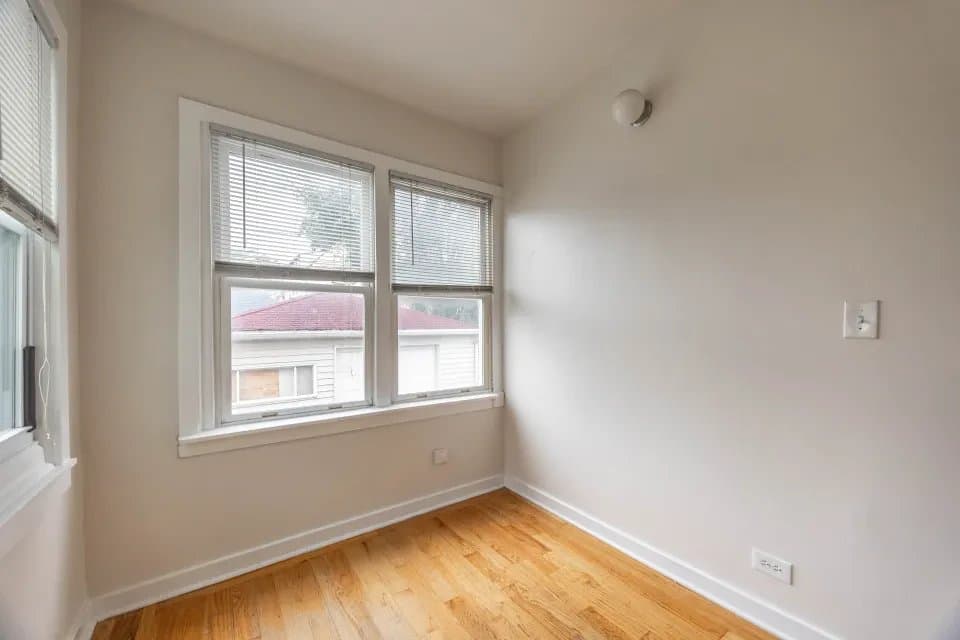 Chicago Apartment: 2937 North Kimball Avenue #1 Chicago, IL 60618