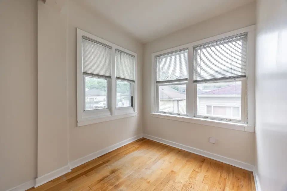 Chicago Apartment: 2937 North Kimball Avenue #1 Chicago, IL 60618