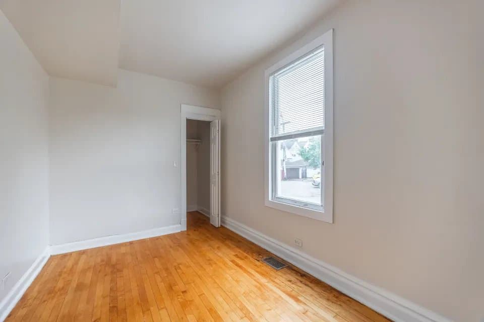 Chicago Apartment: 2937 North Kimball Avenue #1 Chicago, IL 60618