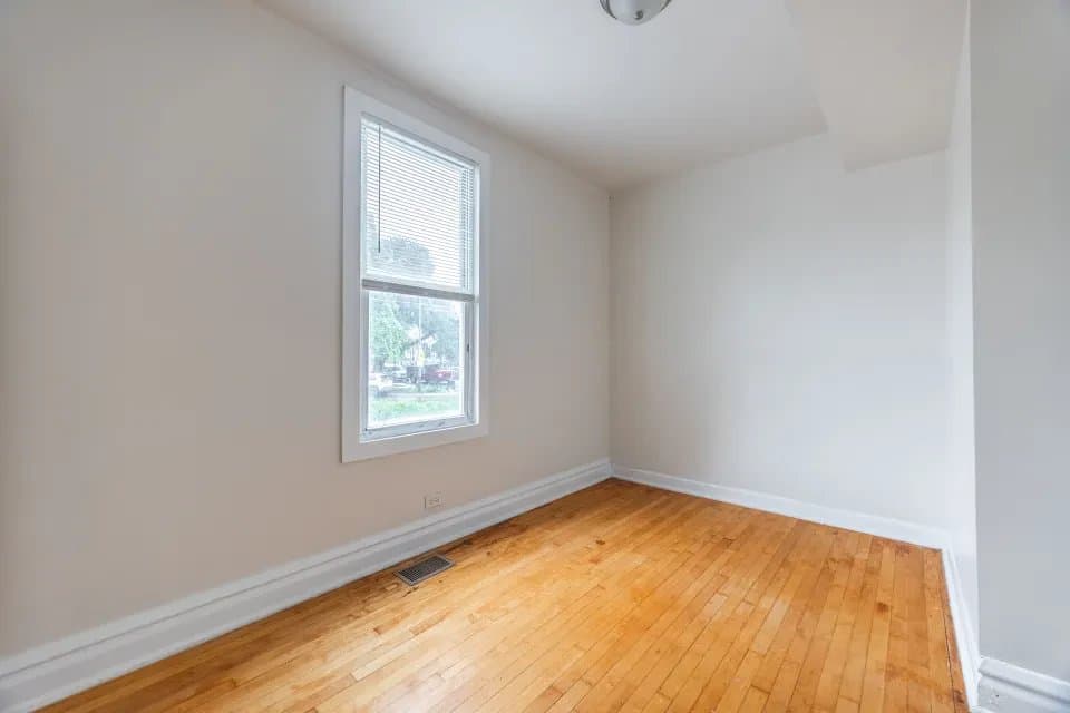Chicago Apartment: 2937 North Kimball Avenue #1 Chicago, IL 60618