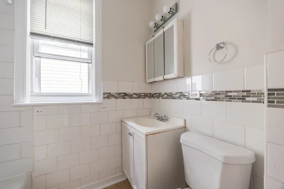 Chicago Apartment: 2937 North Kimball Avenue #1 Chicago, IL 60618