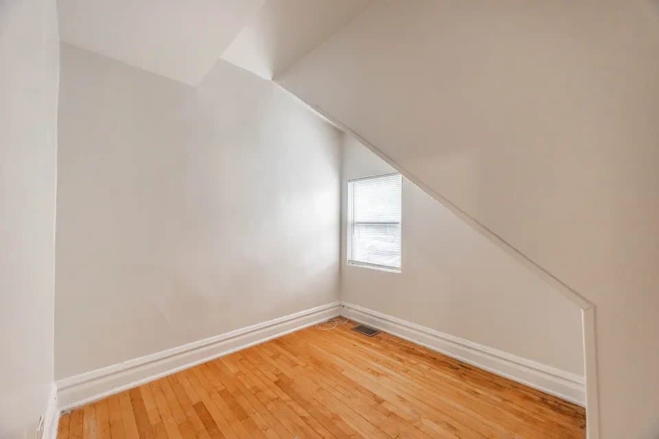 Chicago Apartment: 2937 North Kimball Avenue #1 Chicago, IL 60618