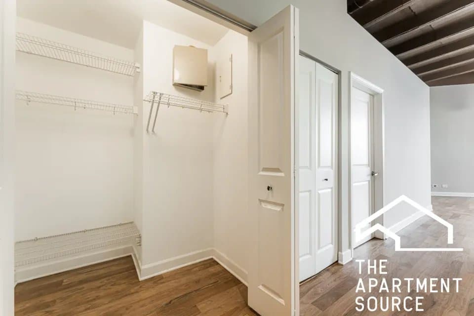 Chicago Apartment: 4131 West Belmont Avenue #413 Chicago, IL 60641