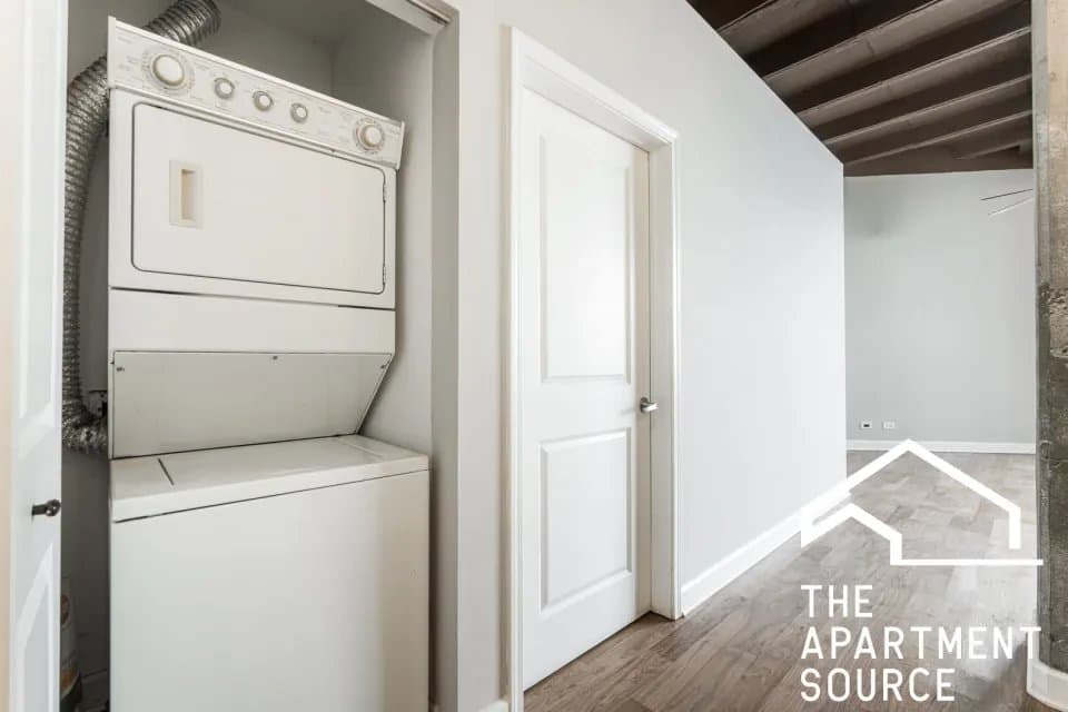 Chicago Apartment: 4131 West Belmont Avenue #413 Chicago, IL 60641