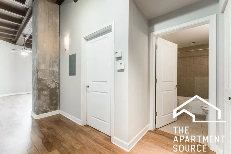Chicago Apartment: 4131 West Belmont Avenue #413 Chicago, IL 60641