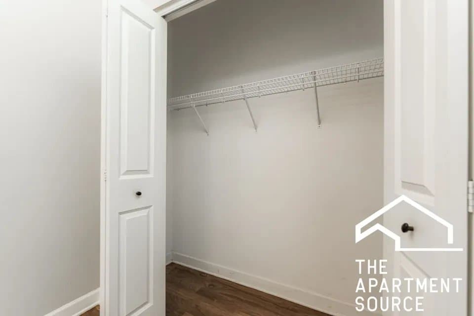 Chicago Apartment: 4131 West Belmont Avenue #413 Chicago, IL 60641