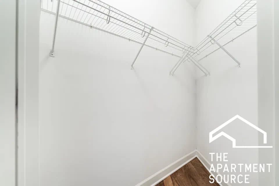 Chicago Apartment: 4131 West Belmont Avenue #413 Chicago, IL 60641