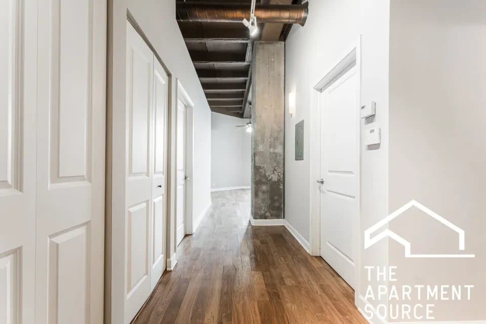 Chicago Apartment: 4131 West Belmont Avenue #413 Chicago, IL 60641