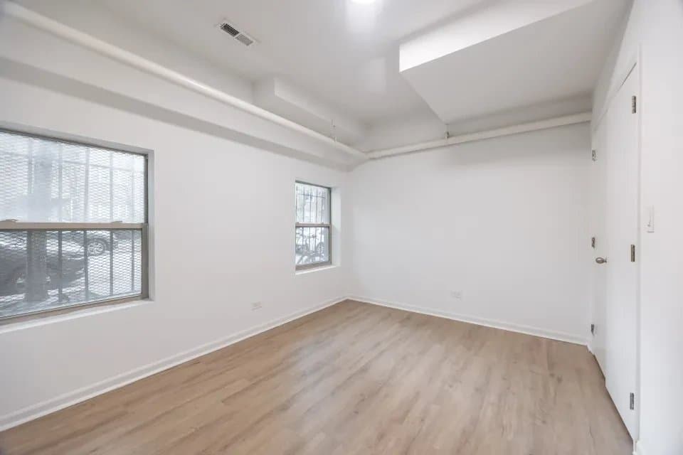Chicago Apartment: 5054 North Winthrop Avenue #101 Chicago, IL 60640