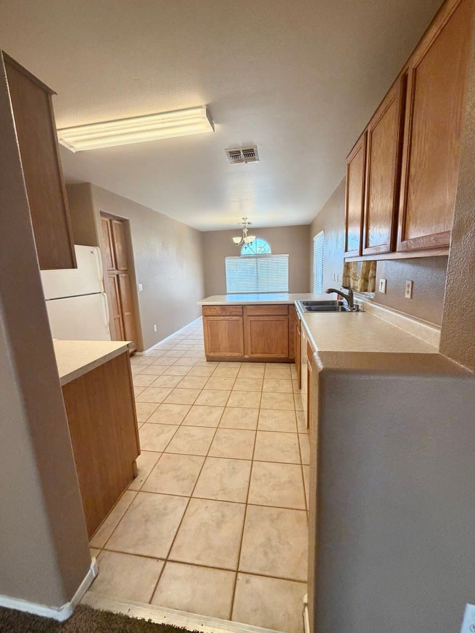 Chandler House: 963 E Monterey Street
