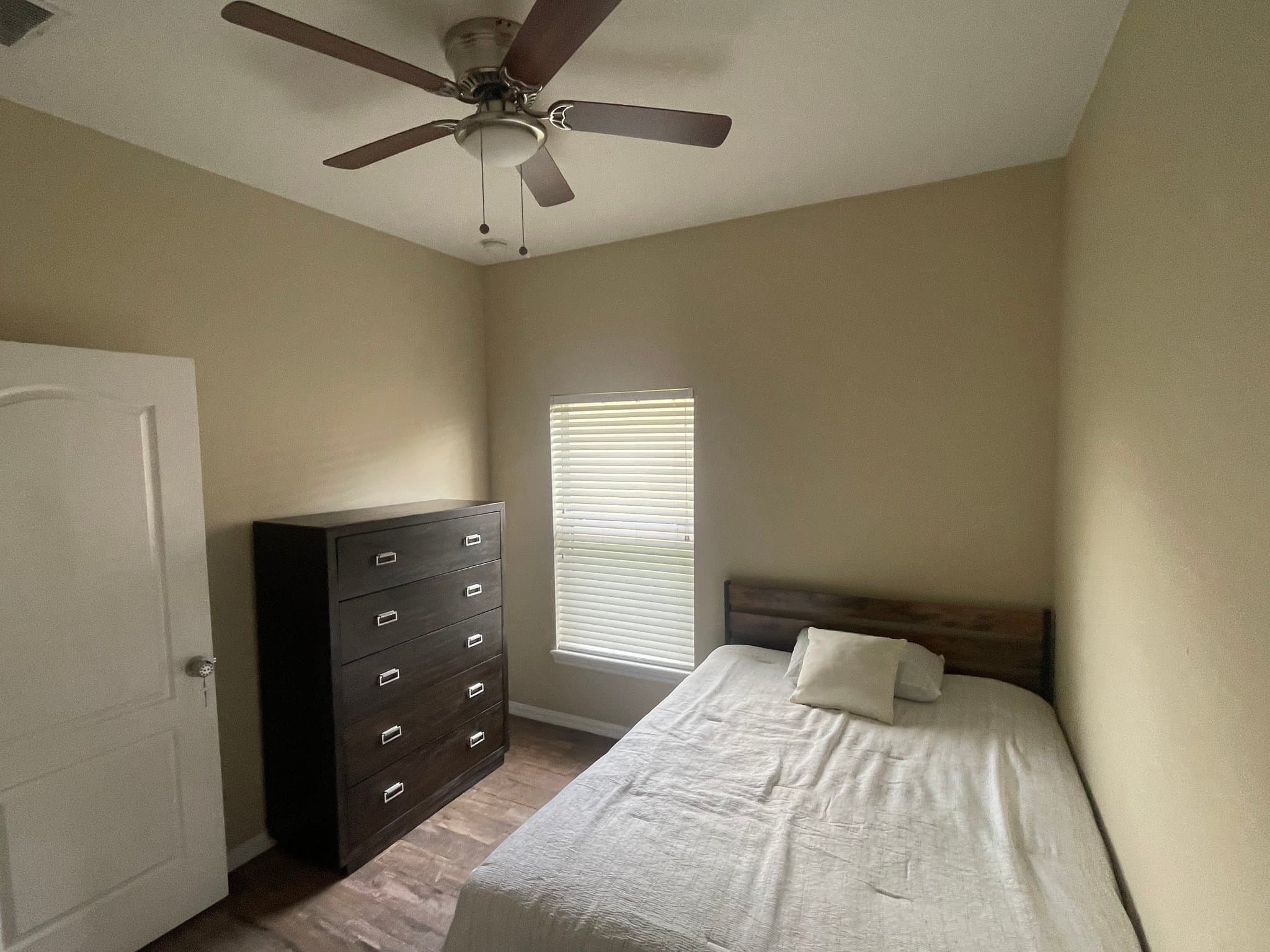 Sanford Single Room: 521 Casa Marina Pl