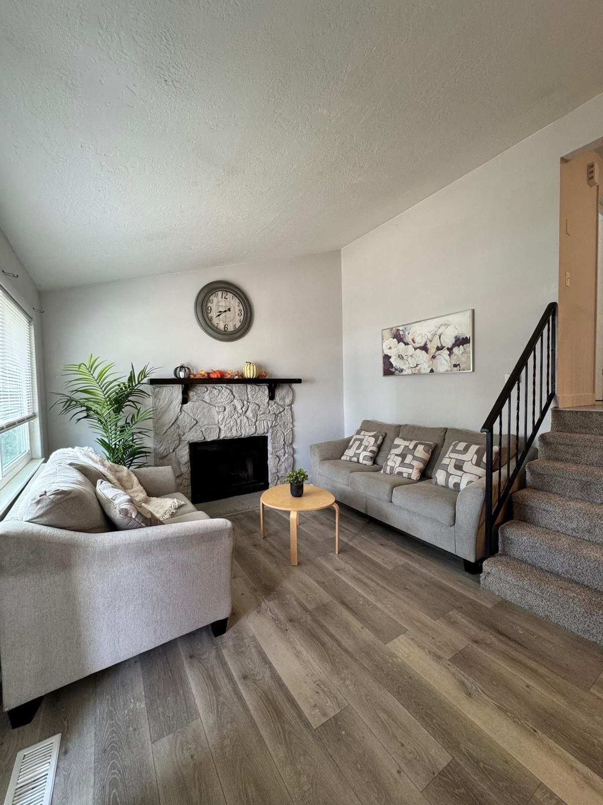 Magna House: 2650 S Melville Dr
